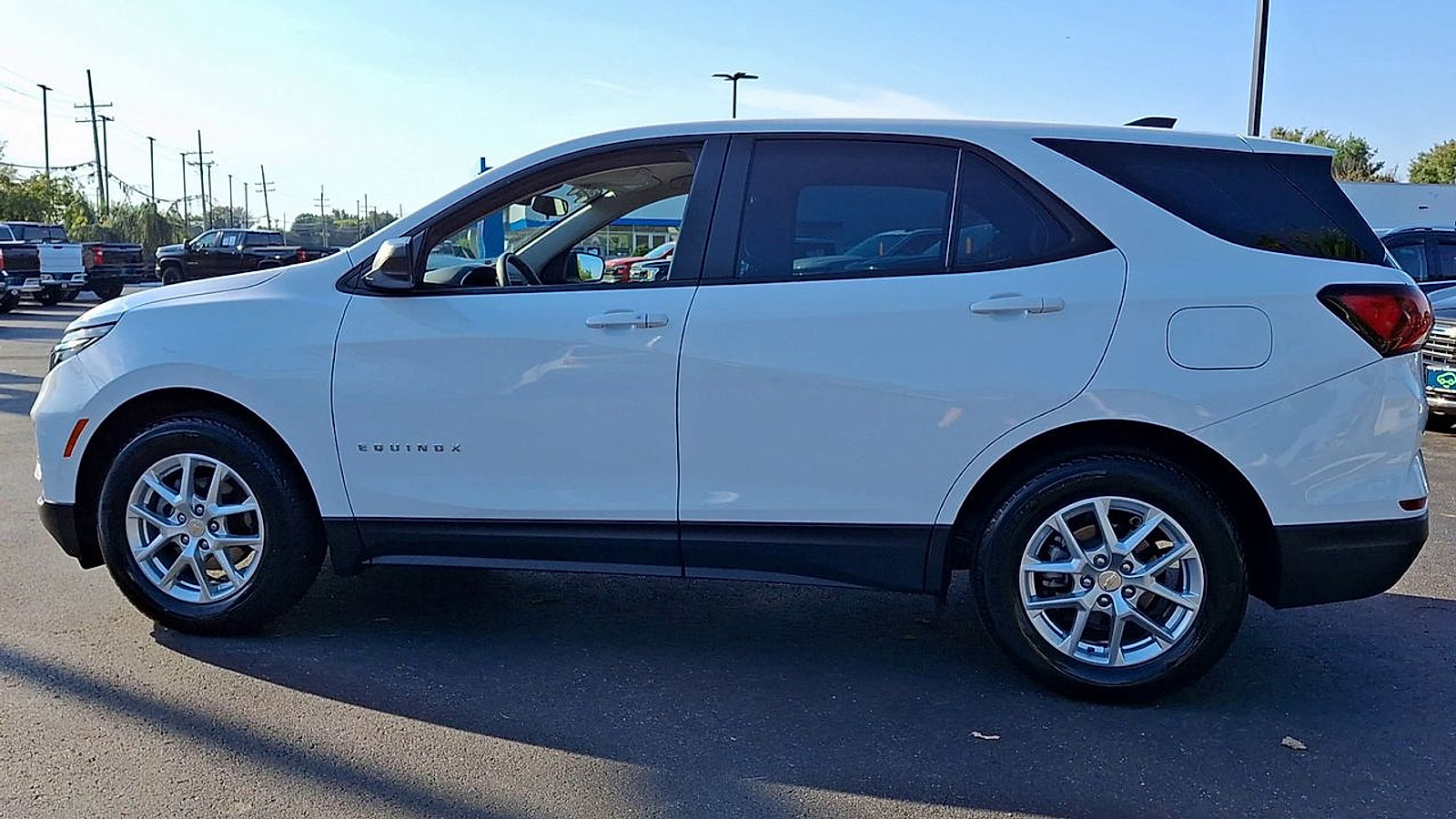 Certified 2024 Chevrolet Equinox LS FWD image 2