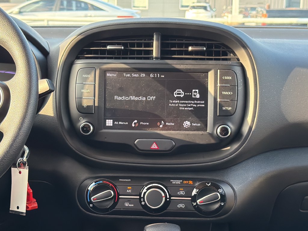 Used 2025 Kia Soul LX w/ LX Technology Package FWD image 20