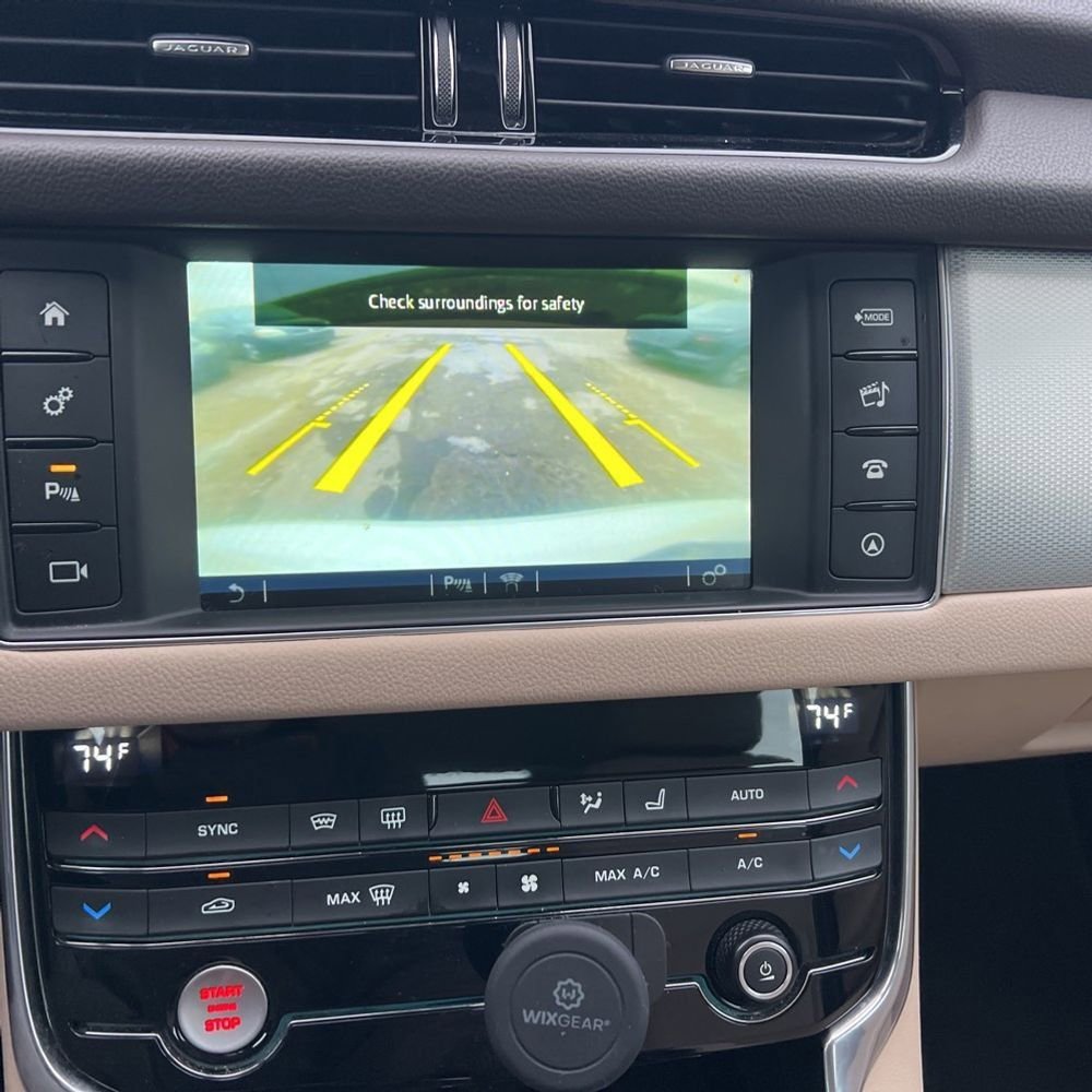 Used 2016 Jaguar XF Prestige image 10