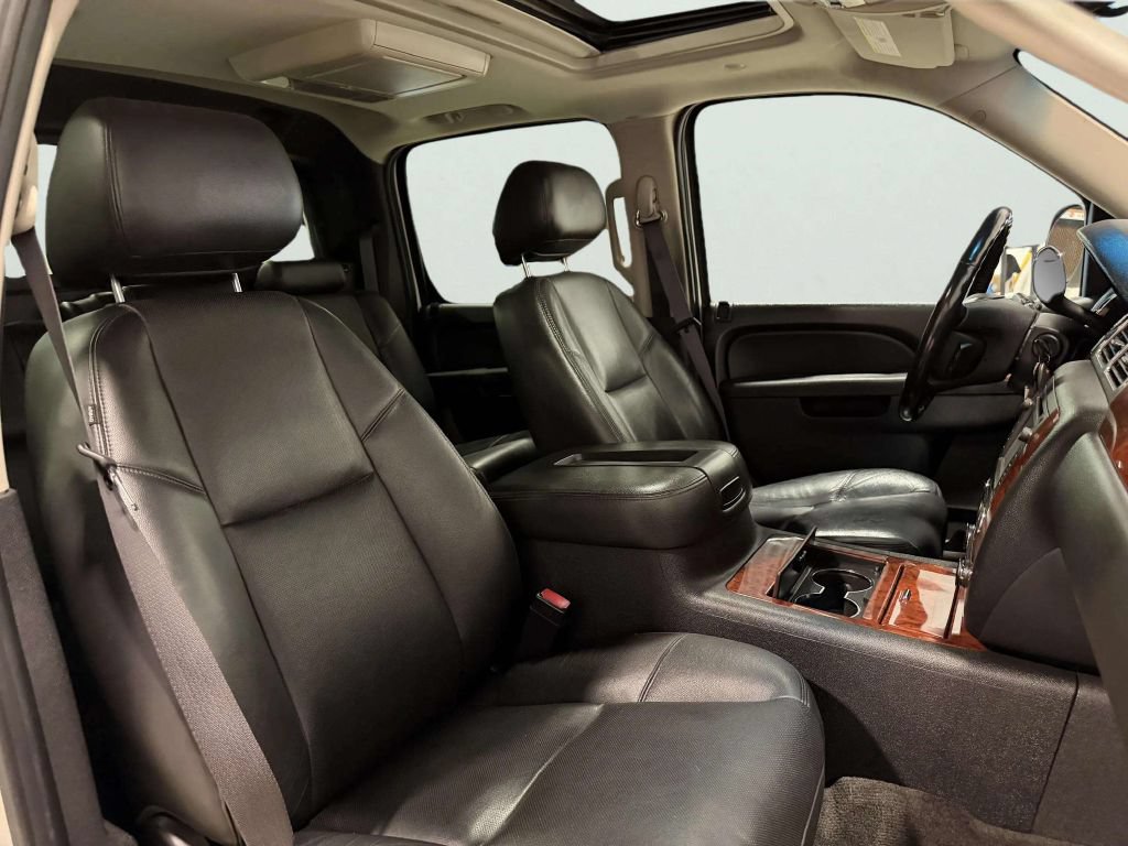 Used 2012 Chevrolet Avalanche LTZ AWD/4WD image 28