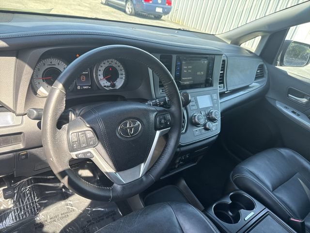 Used 2017 Toyota Sienna SE Premium FWD image 17