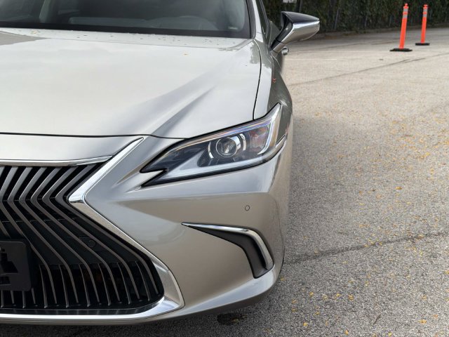 Used 2019 Lexus ES 350 w/ Accessory Package FWD image 9