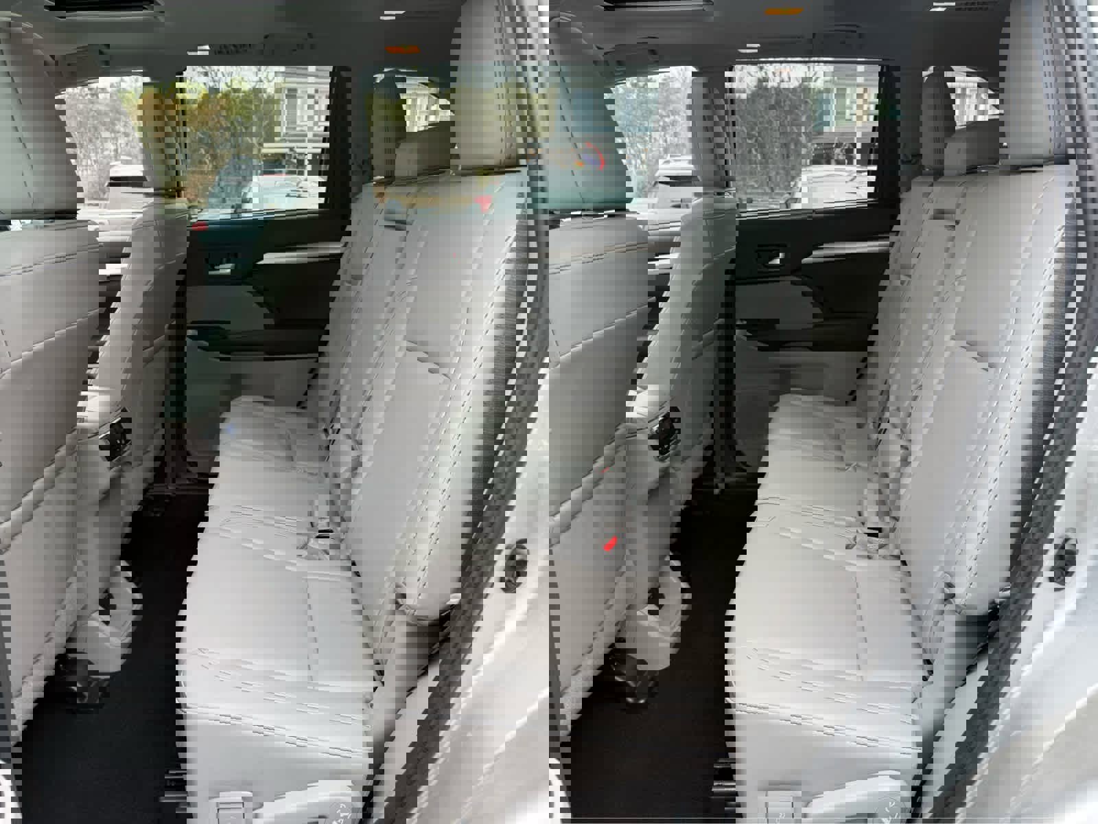 Used 2019 Toyota Highlander XLE image 26