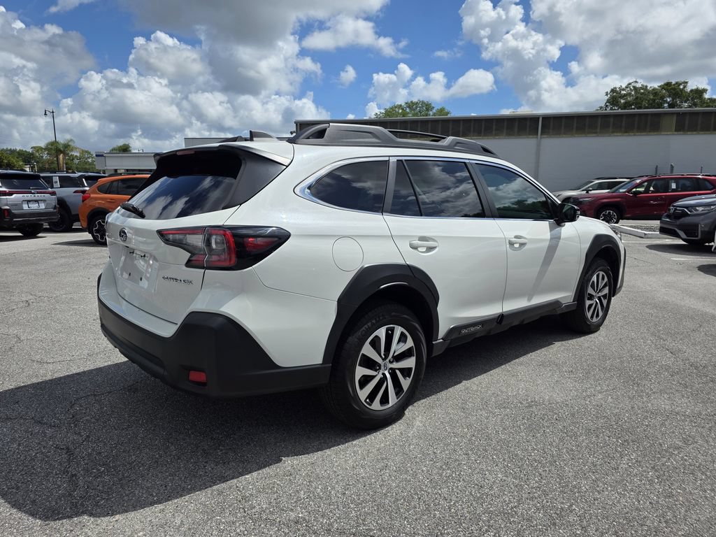 Used 2025 Subaru Outback Premium AWD/4WD image 3