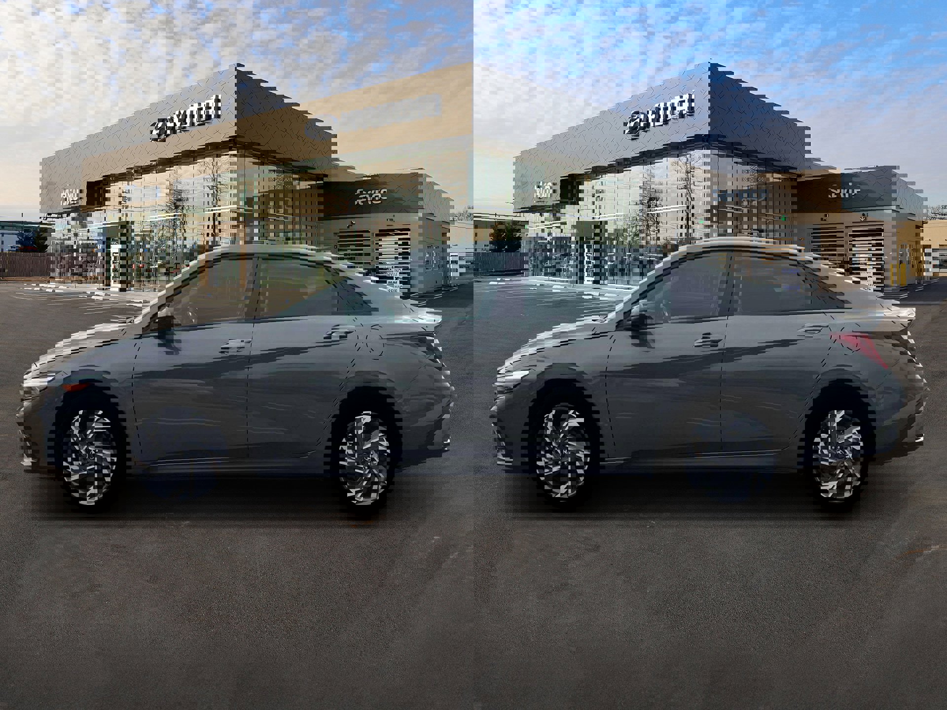 Certified 2025 Hyundai Elantra Sport image 3