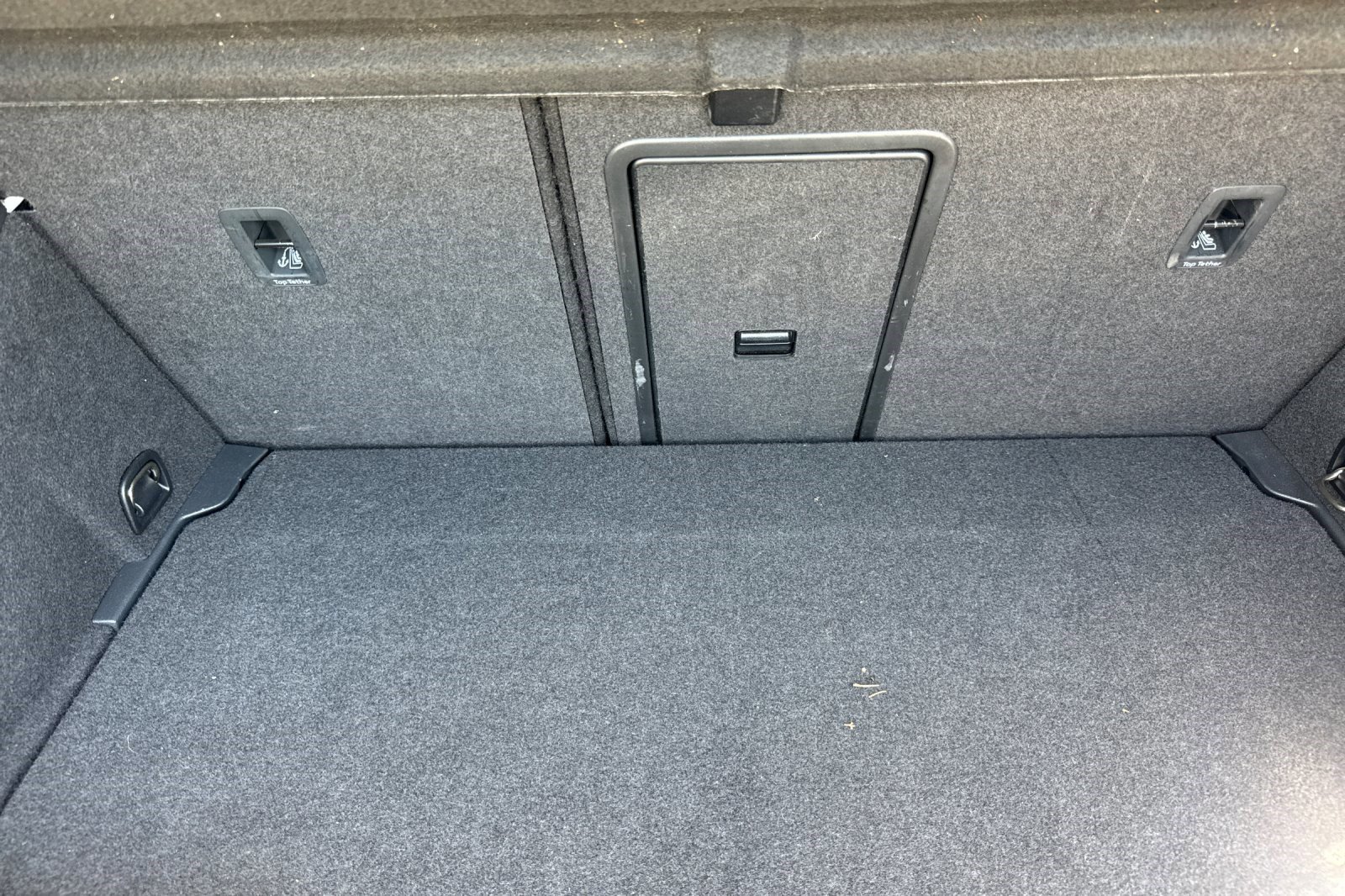 Used 2018 Volkswagen e-Golf SE FWD image 32