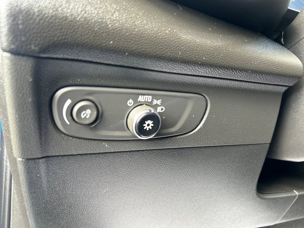 Used 2023 Buick Envision Essence AWD/4WD image 23