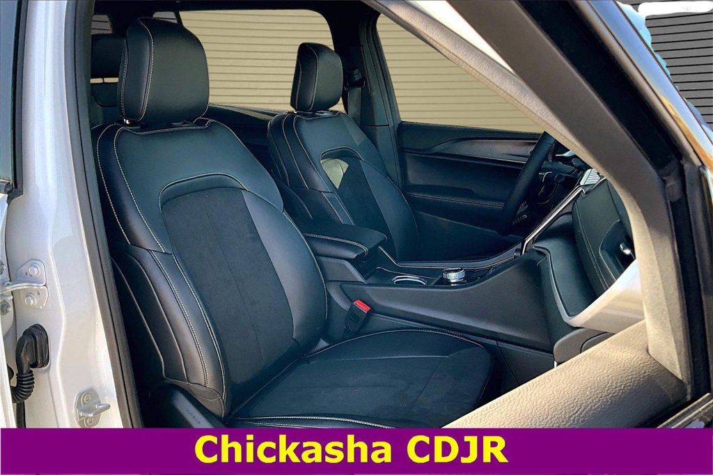 New 2025 Jeep Grand Cherokee L Altitude image 11