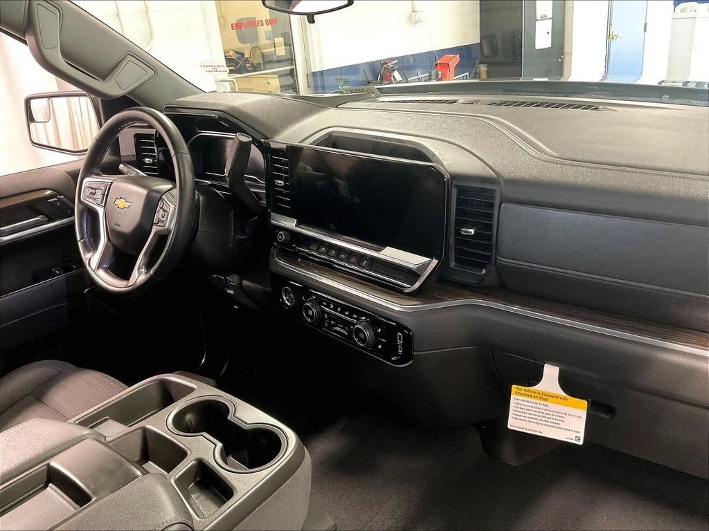 Used 2023 Chevrolet Silverado 1500 LT AWD/4WD image 14