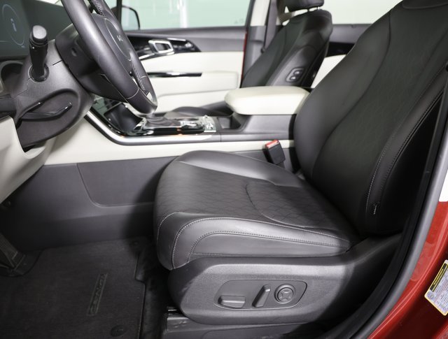 Certified 2024 Kia Carnival SX image 12