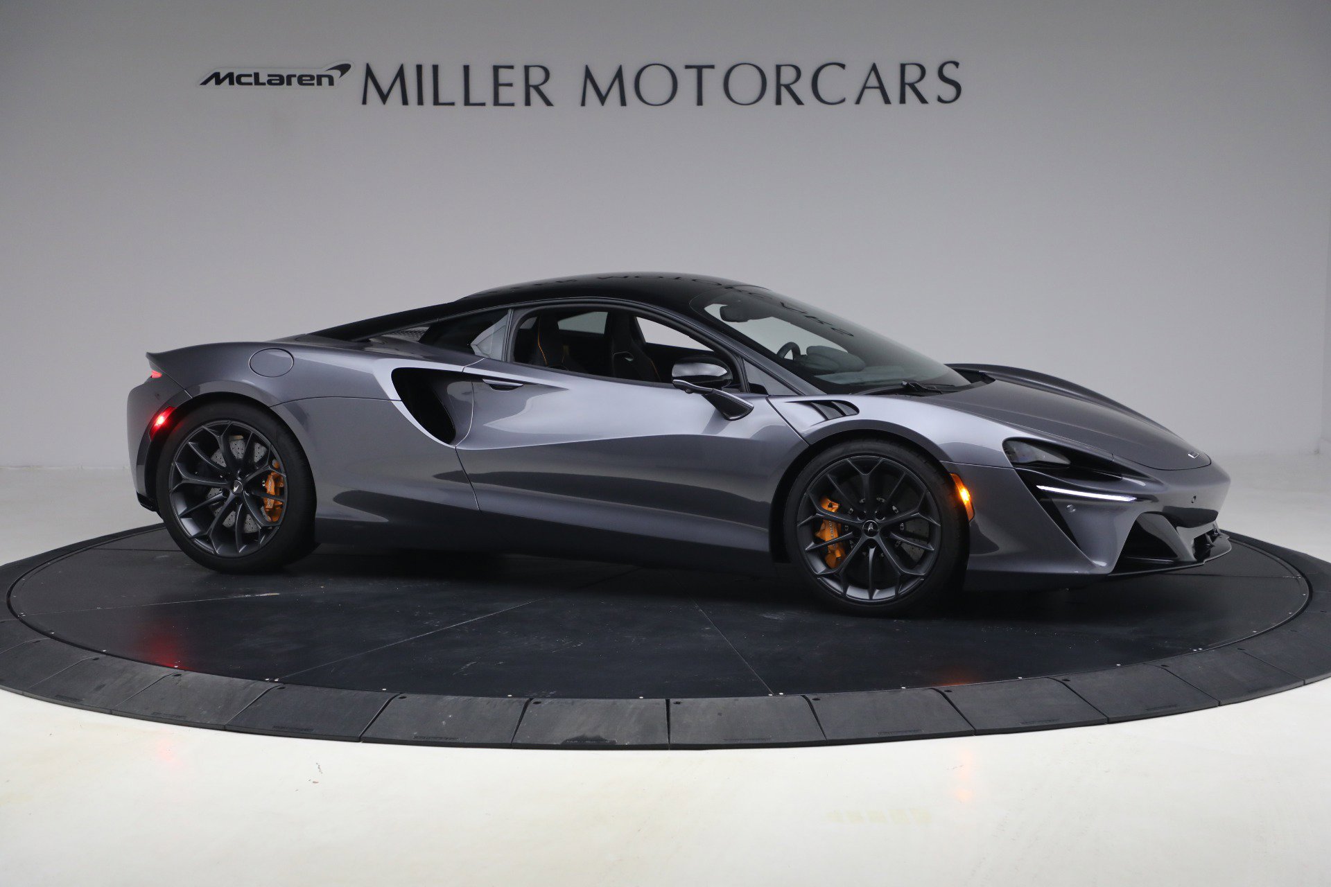 Used 2024 McLaren Artura image 10