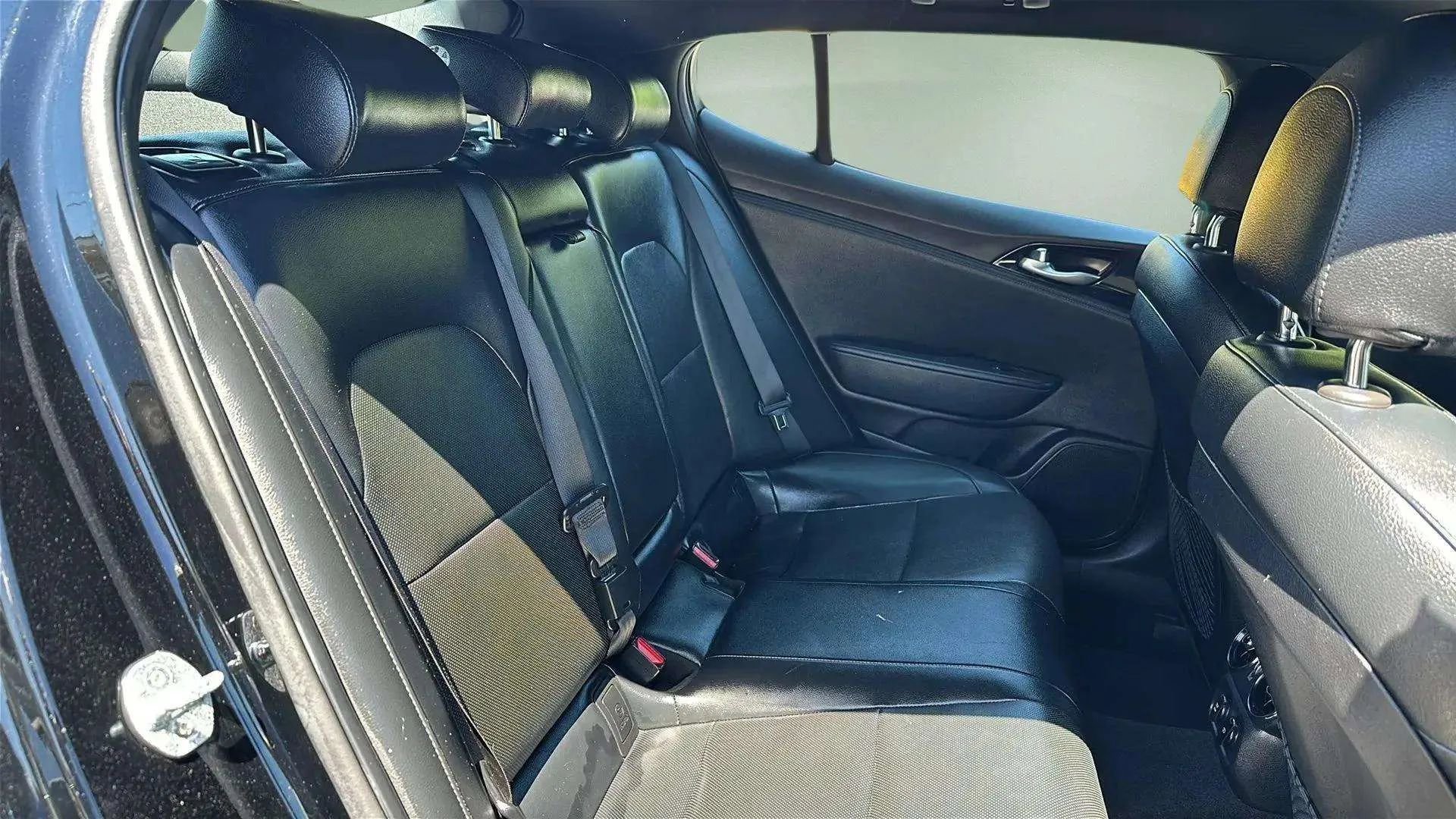 Used 2020 Kia Stinger GT-Line image 25