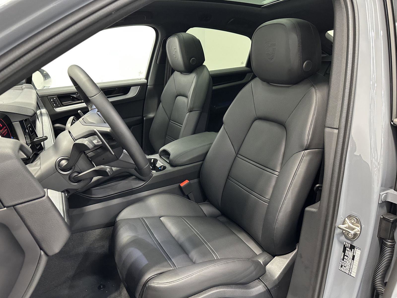 New 2025 Porsche Cayenne Coupe image 5