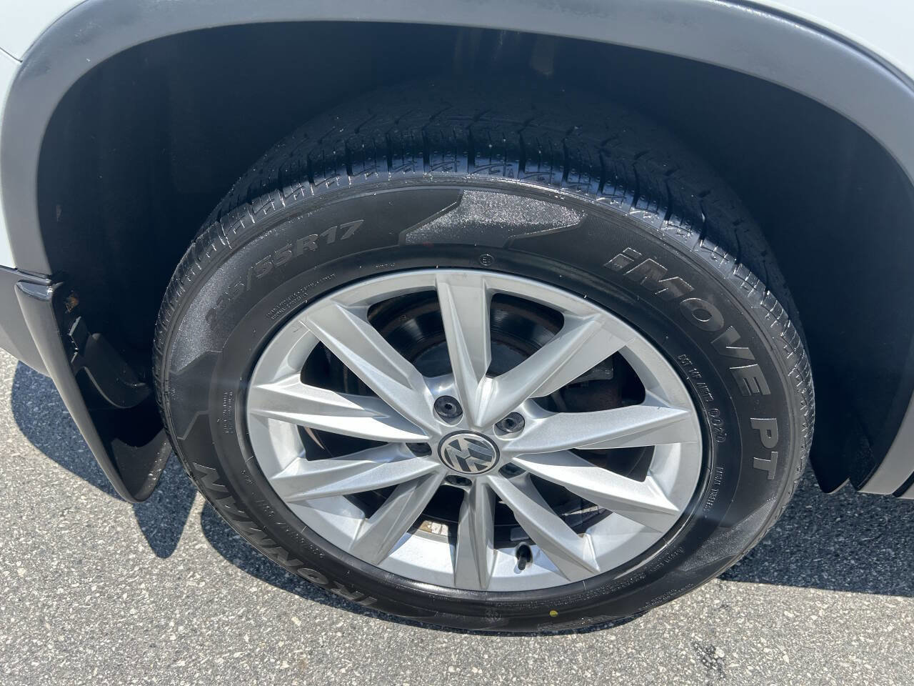 Used 2015 Volkswagen Tiguan SE image 15