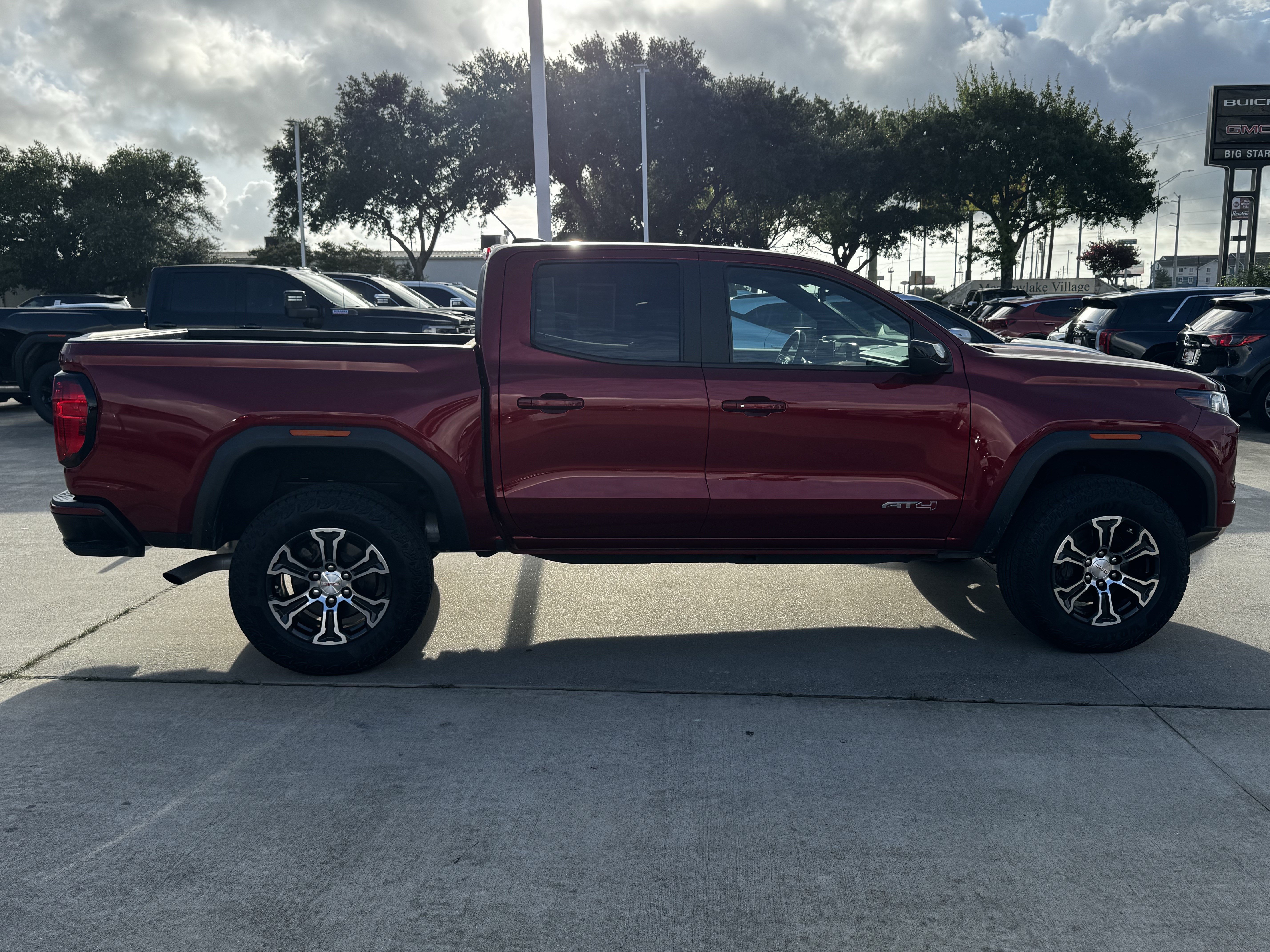 Used 2023 GMC Canyon AT4 w/ AT4 Premium Package AWD/4WD image 7