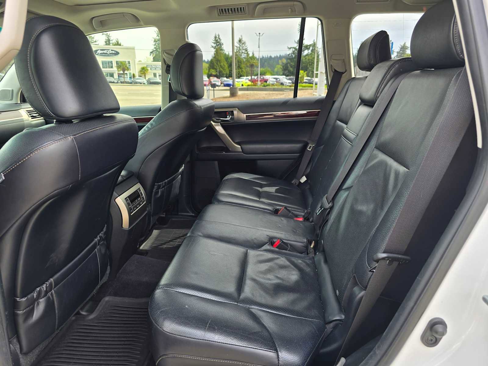 Used 2015 Lexus GX 460 w/ Premium Package AWD/4WD image 17