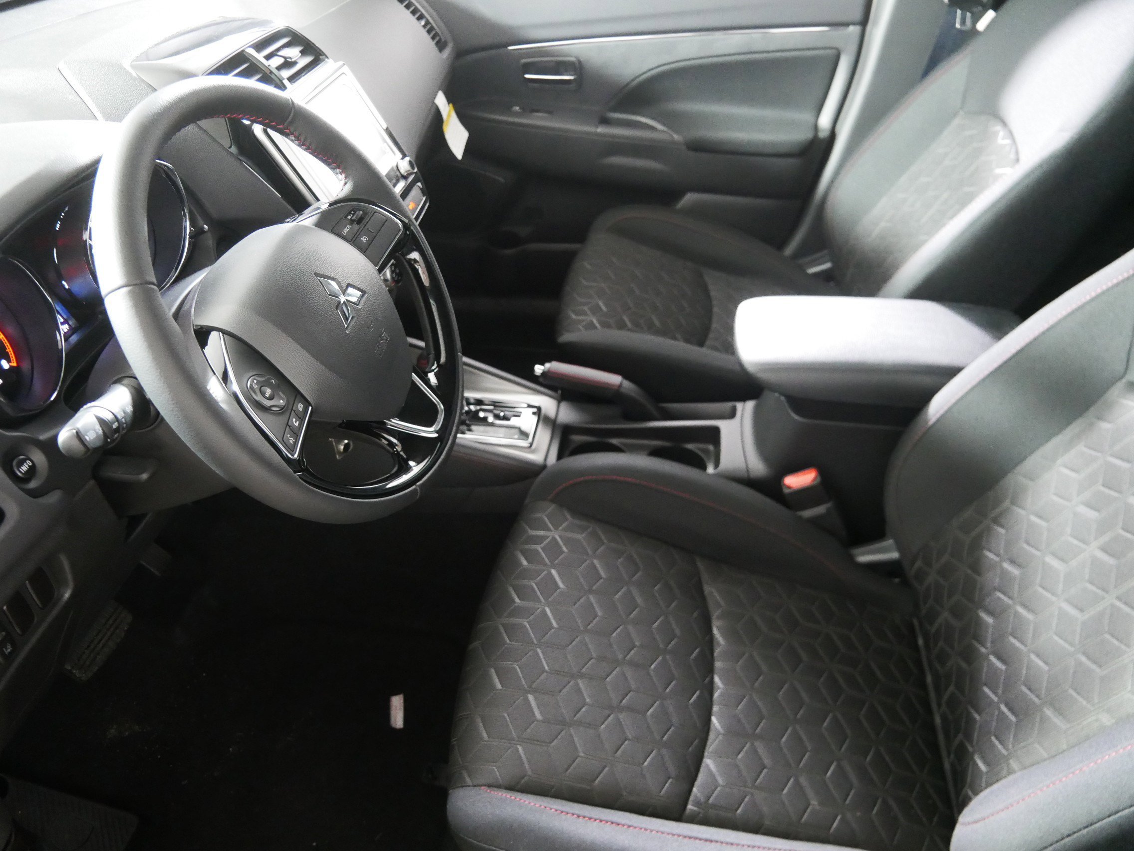 New 2025 Mitsubishi Outlander Sport LE image 4