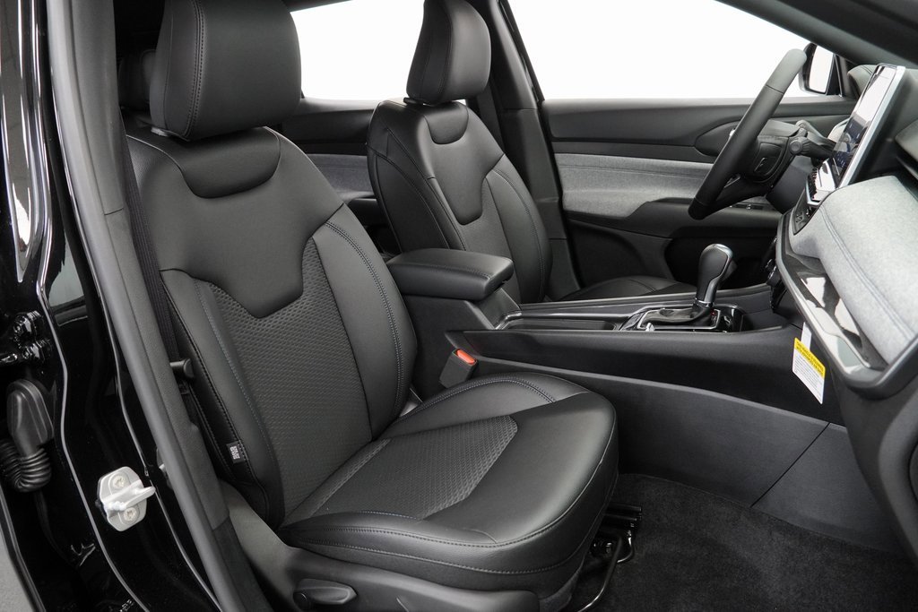 Certified 2025 Jeep Compass Latitude w/ Convenience Group image 45