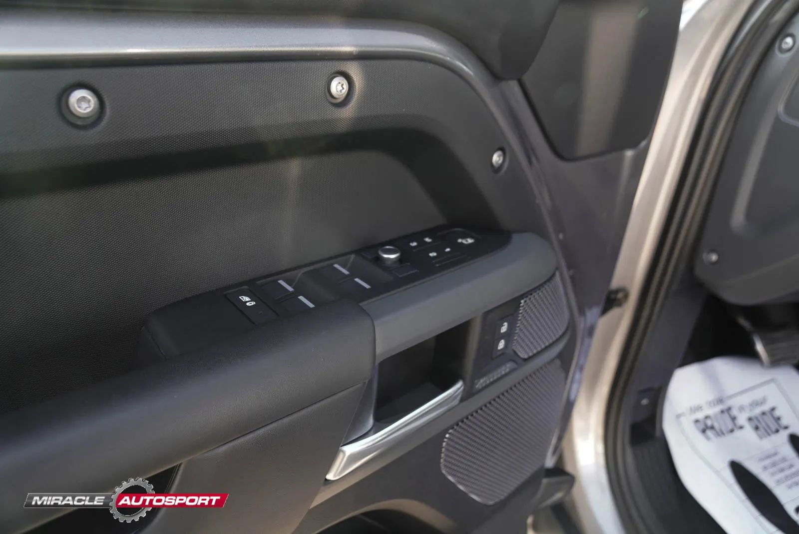 Used 2020 Land Rover Defender 110 X image 12