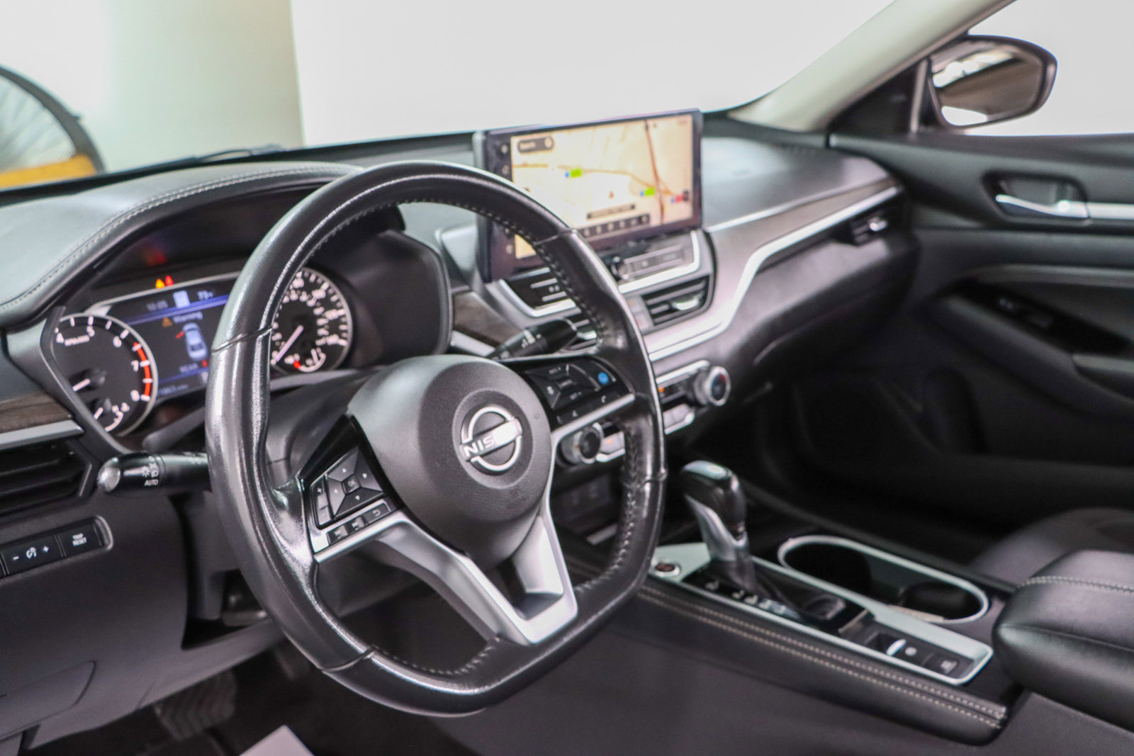 Used 2023 Nissan Altima 2.5 SV w/ SV Premium Package image 23