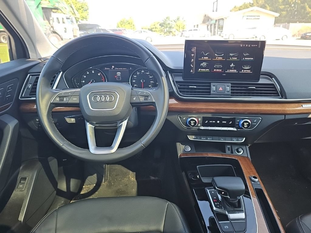 Certified 2023 Audi Q5 2.0T Premium w/ Convenience Package AWD/4WD image 2
