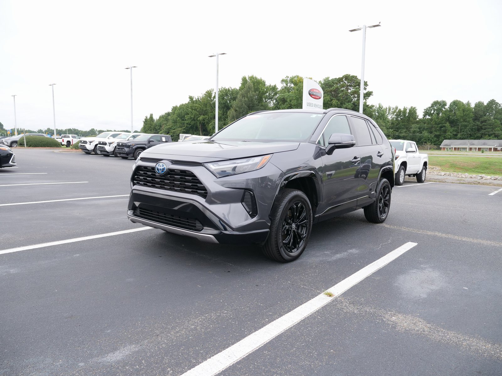 Used 2023 Toyota RAV4 SE image 8
