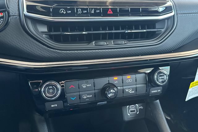 New 2026 Jeep Compass Latitude AWD/4WD image 19