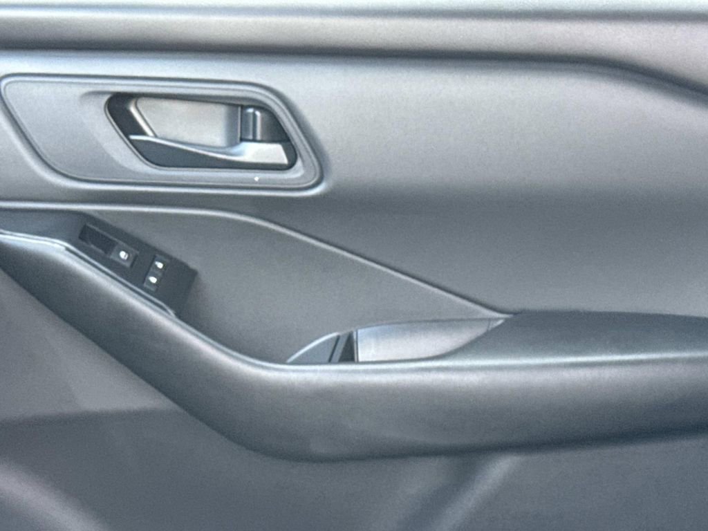 Used 2025 Nissan Rogue S image 22