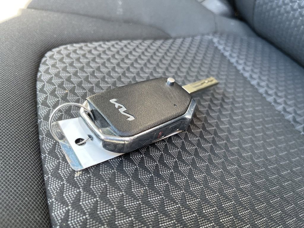 Used 2025 Kia Sportage LX FWD image 23