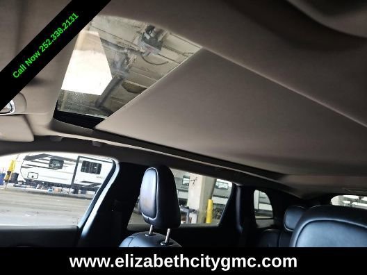 Used 2017 Jeep Cherokee Overland w/ Technology Group image 4