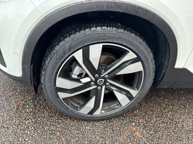 Used 2023 Volvo XC40 B5 Plus w/ Protection Package Premier AWD/4WD image 11