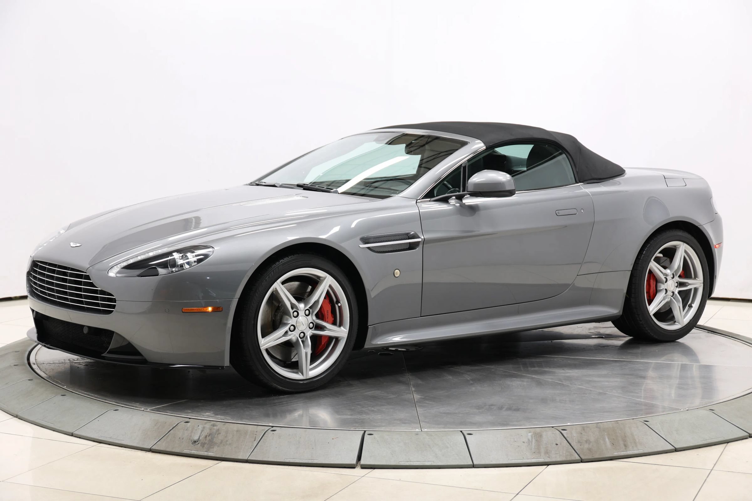 Used 2016 Aston Martin V8 Vantage S RWD image 69