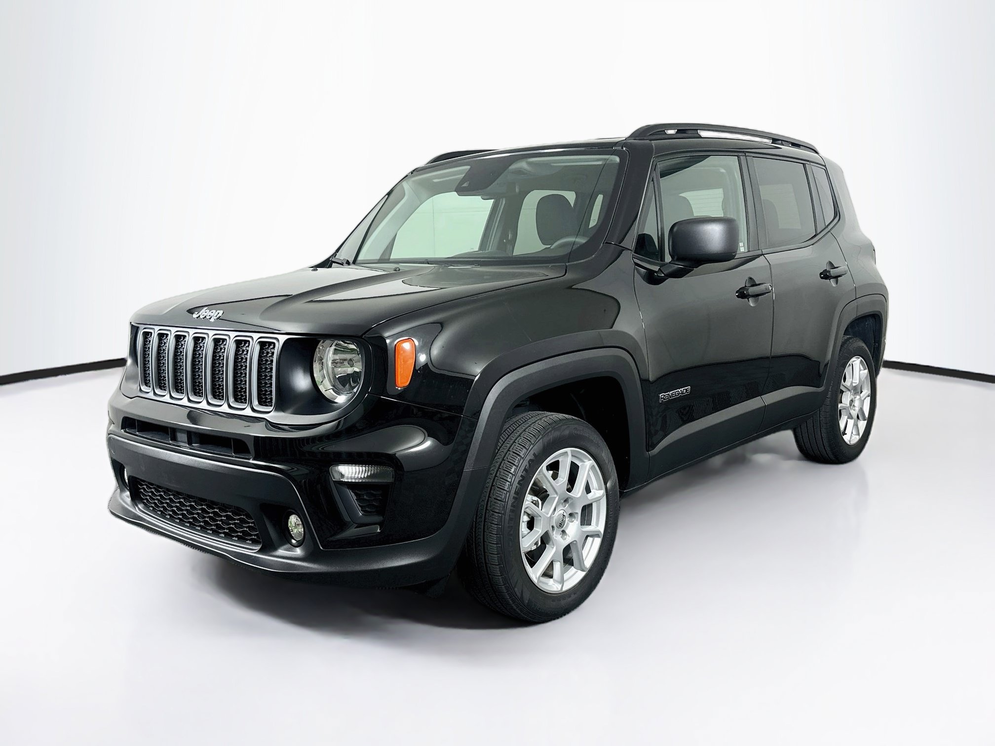 Used 2022 Jeep Renegade Latitude AWD/4WD image 3