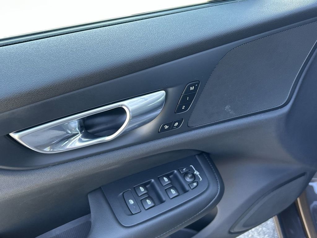 Used 2025 Volvo S60 B5 Core FWD image 16