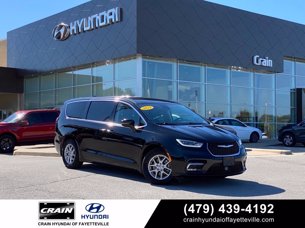 Used 2024 Chrysler Pacifica Touring-L