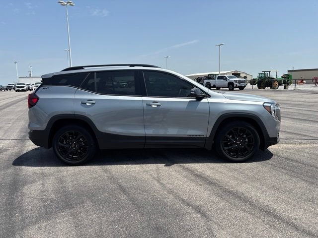 Used 2024 GMC Terrain SLT w/ Tech Package FWD image 4