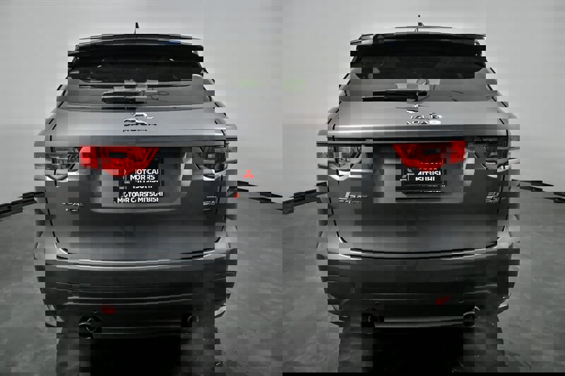 Used 2017 Jaguar F-PACE Prestige image 9