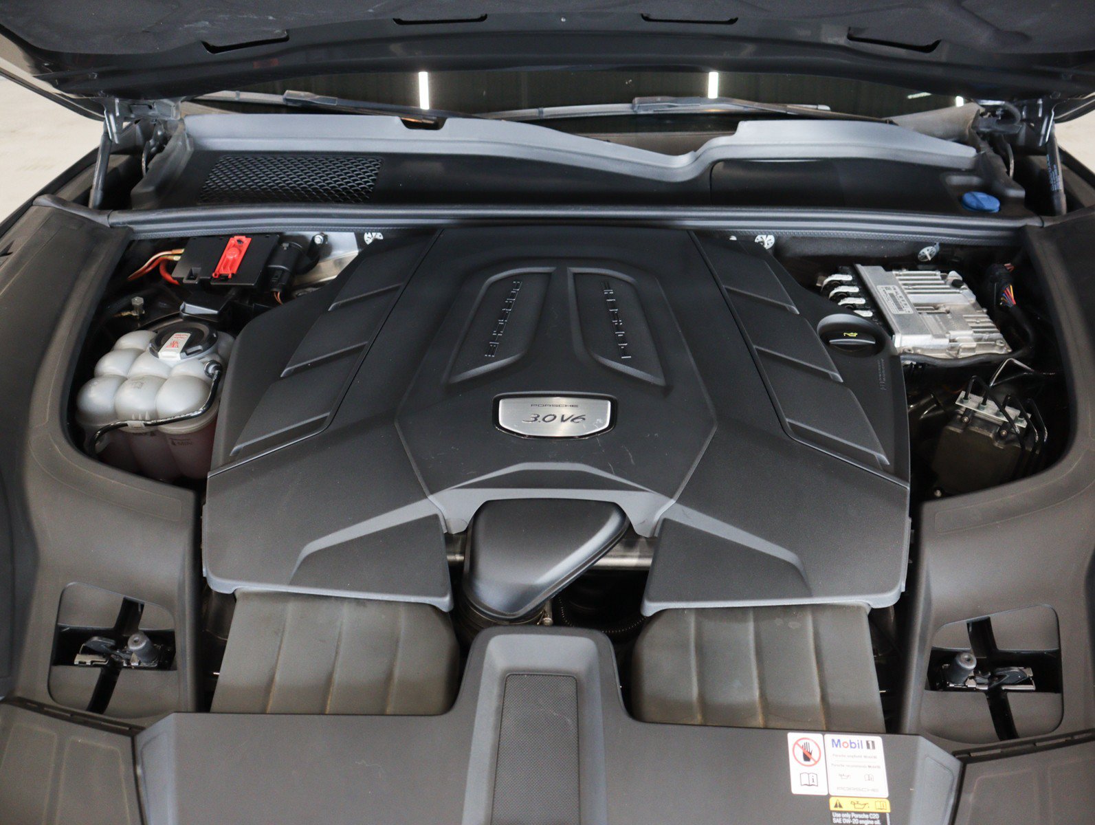 Used 2023 Porsche Cayenne AWD/4WD image 27