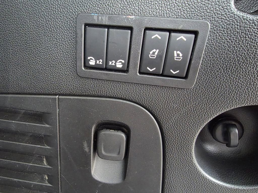 Used 2020 Chevrolet Suburban Premier image 37