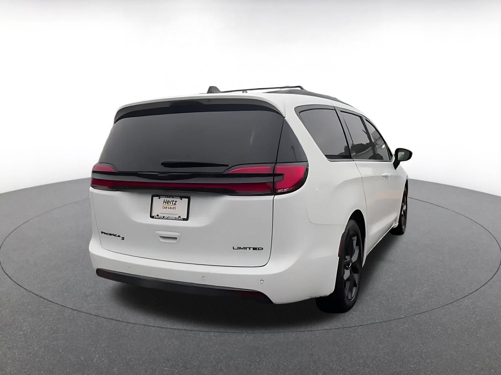 Used 2025 Chrysler Pacifica Limited FWD image 15