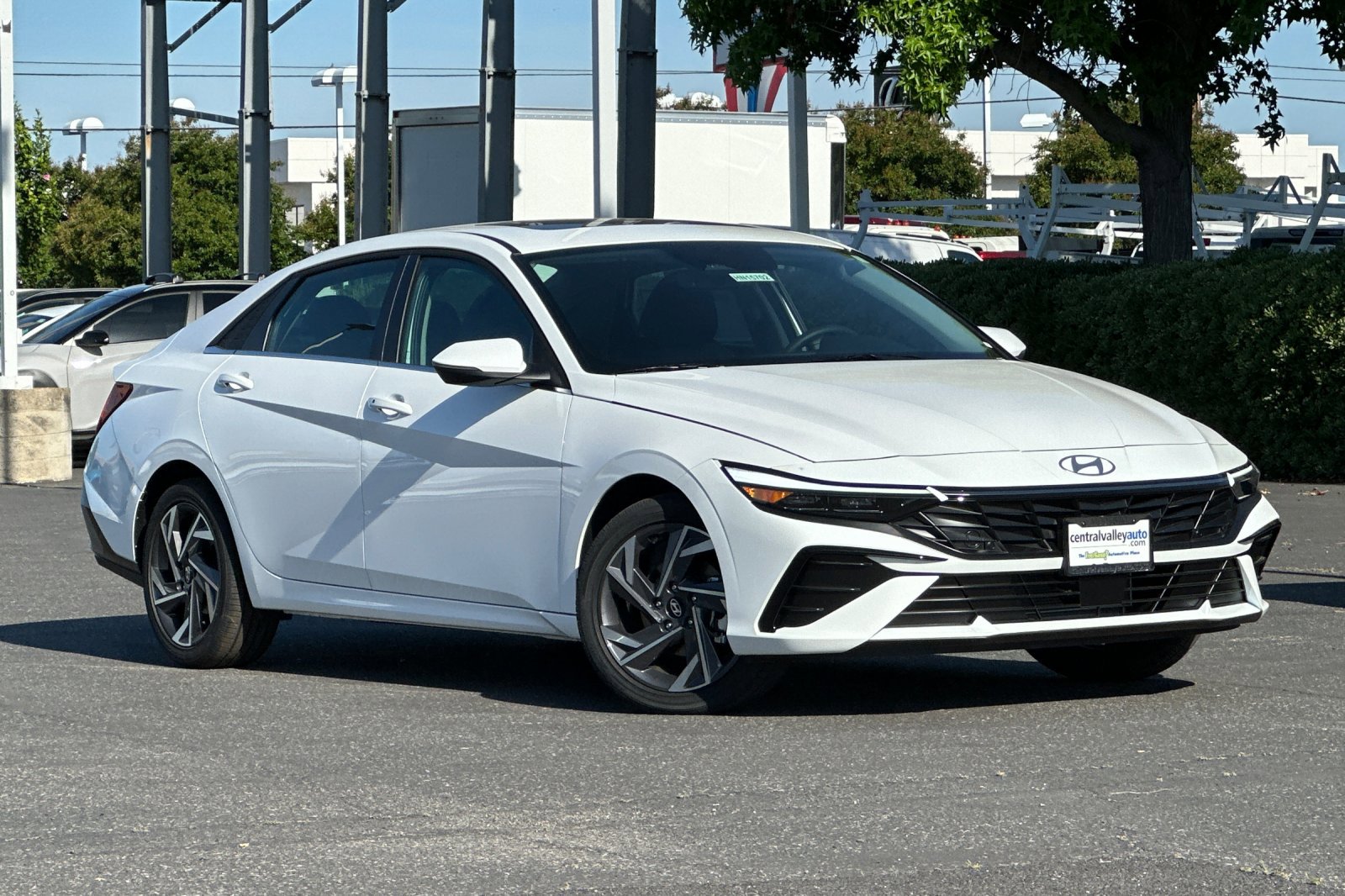 New 2026 Hyundai Elantra Limited FWD image 2