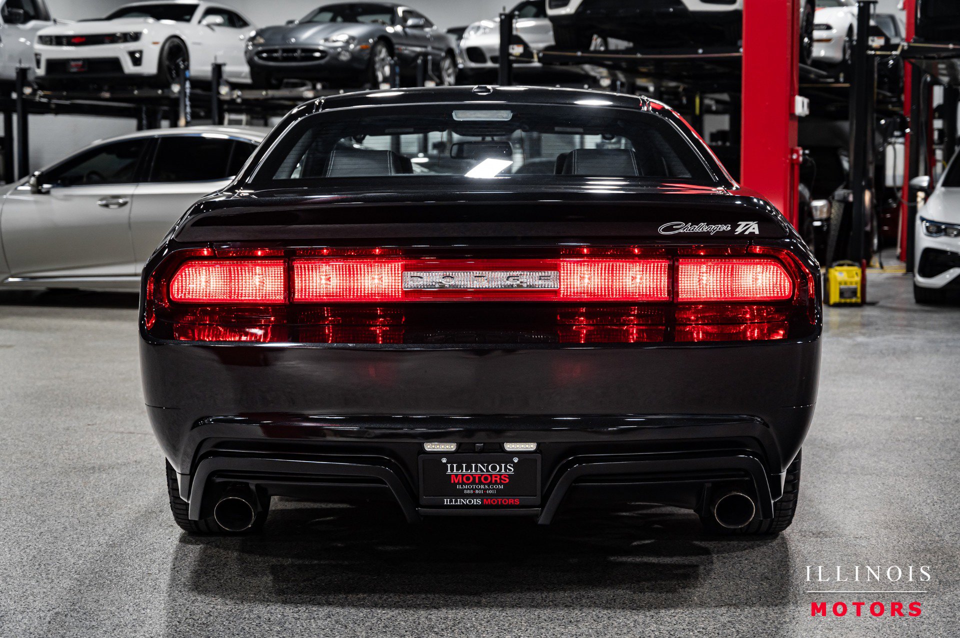 Used 2009 Dodge Challenger SRT8 w/ SRT Option Group II image 4