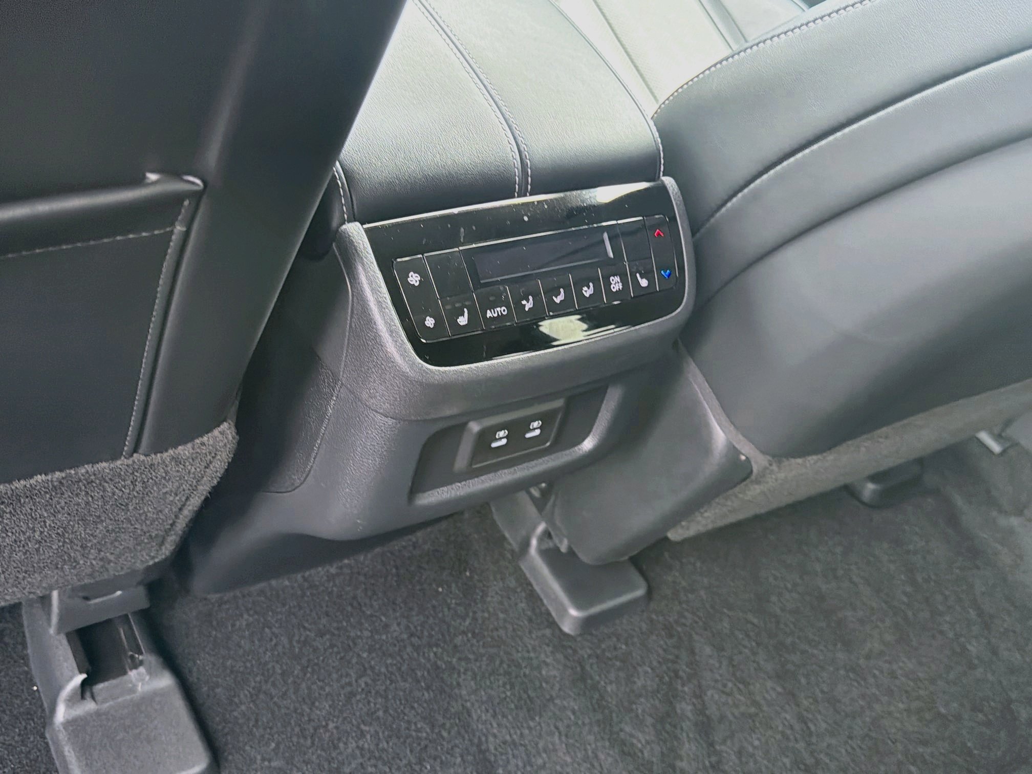 Used 2026 INFINITI QX60 Luxe w/ Family Package FWD image 23