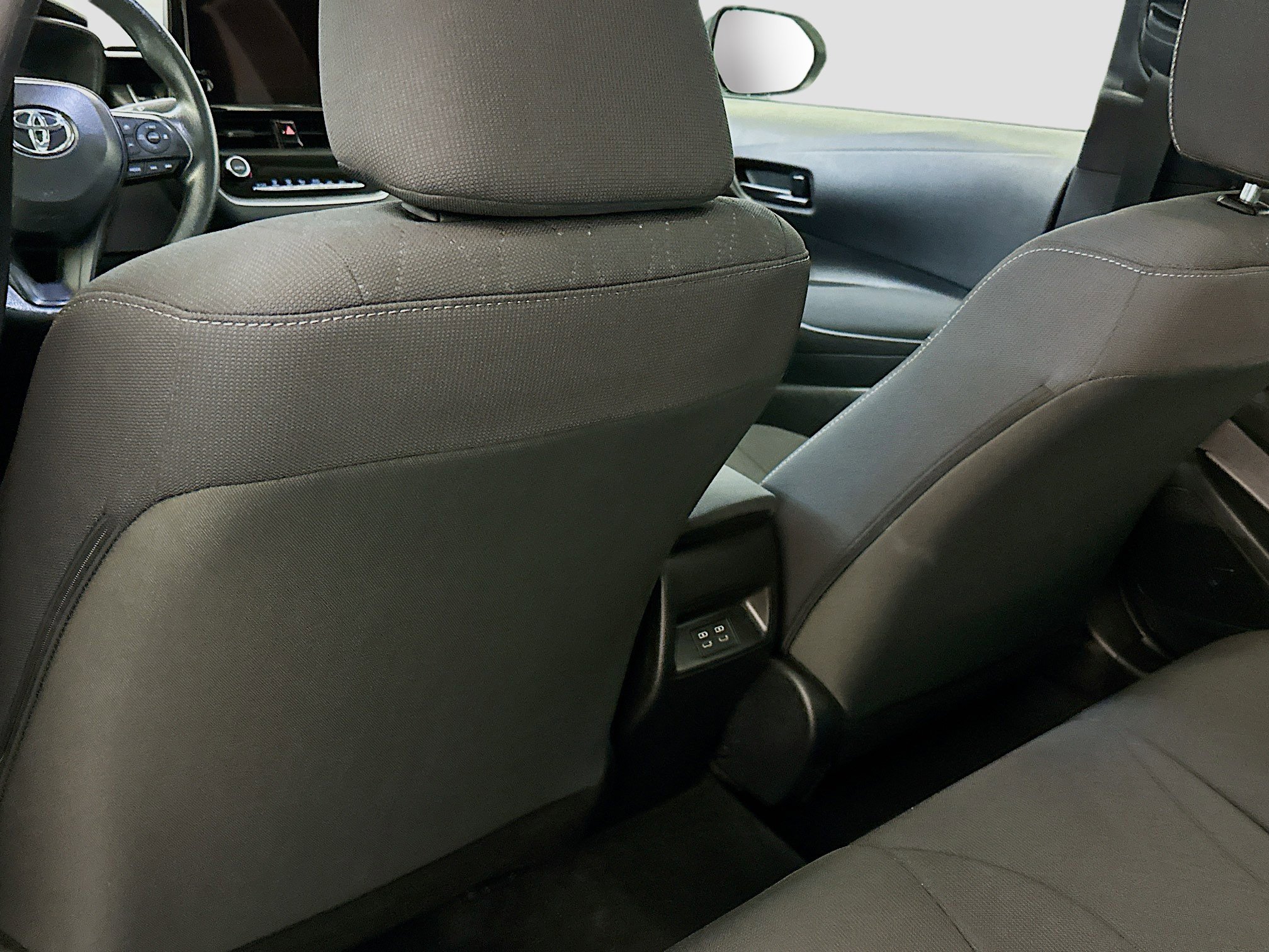 Used 2025 Toyota Corolla LE image 28