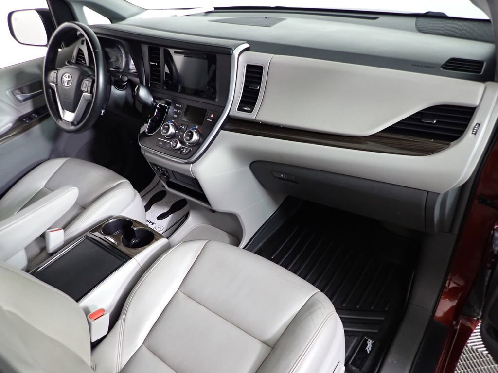 Used 2015 Toyota Sienna XLE w/ XLE Navigation Package image 41