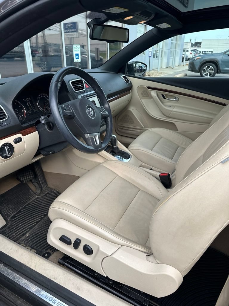 Used 2012 Volkswagen Eos FWD image 2