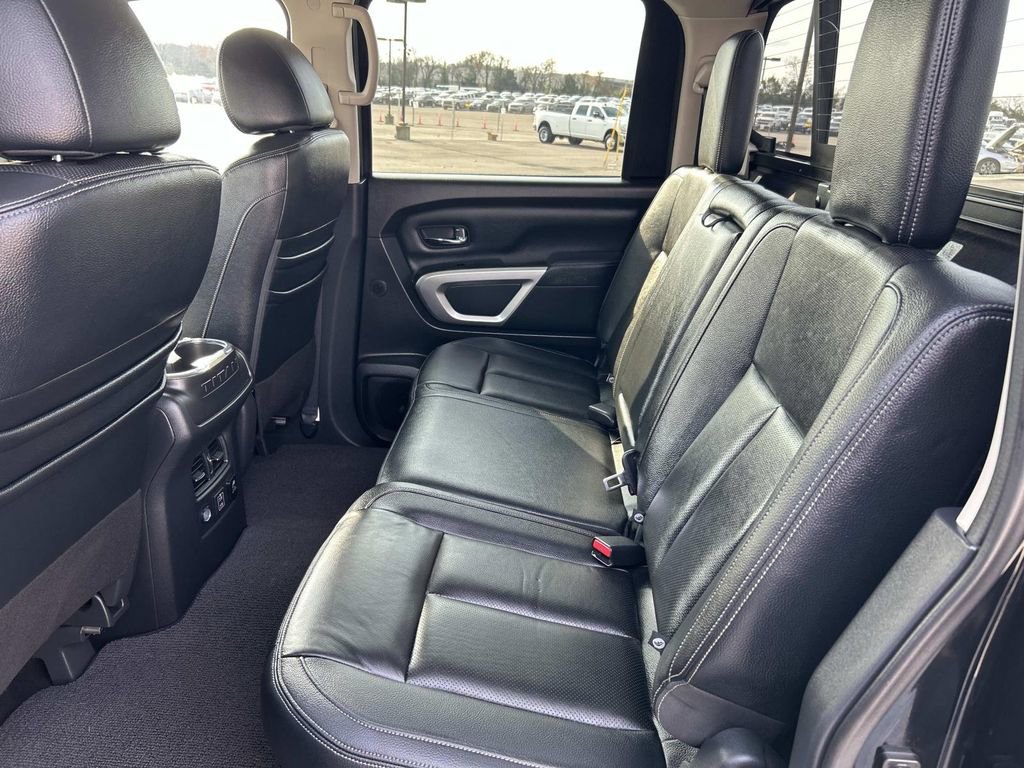 Used 2020 Nissan Titan SL image 22