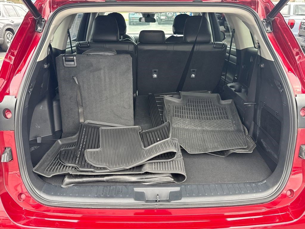 Used 2022 Toyota Highlander LE image 16