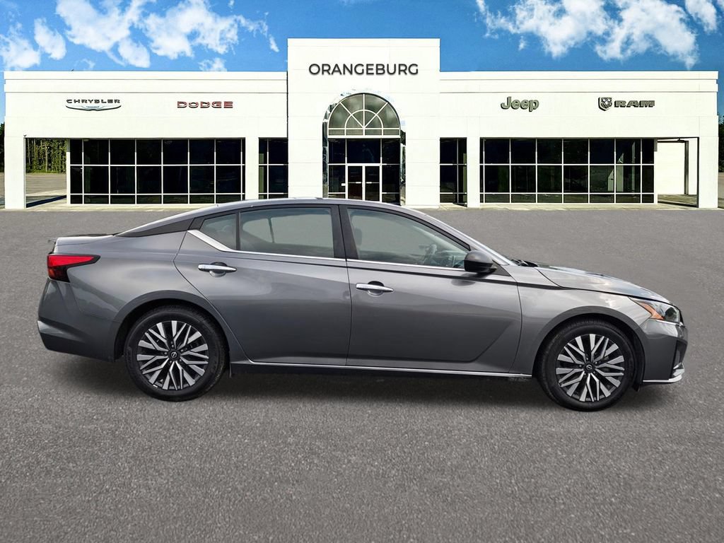 Used 2024 Nissan Altima 2.5 SV FWD image 8