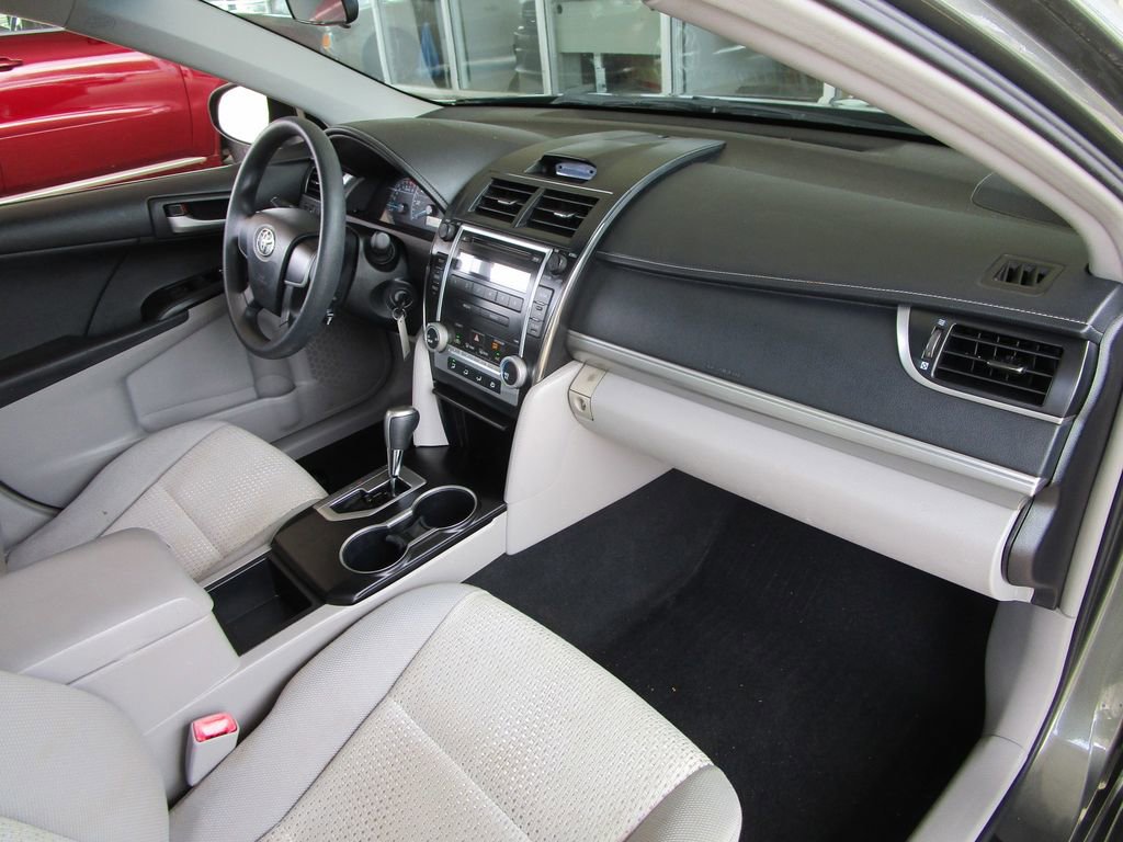 Used 2012 Toyota Camry L image 22